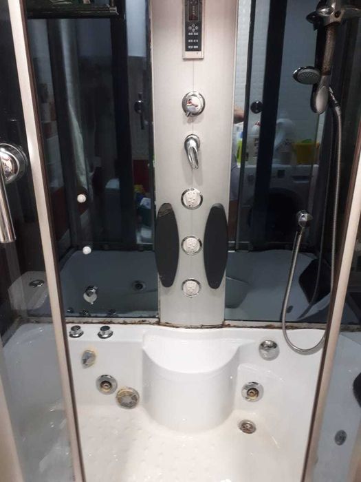 Душевая кабина с джакузи