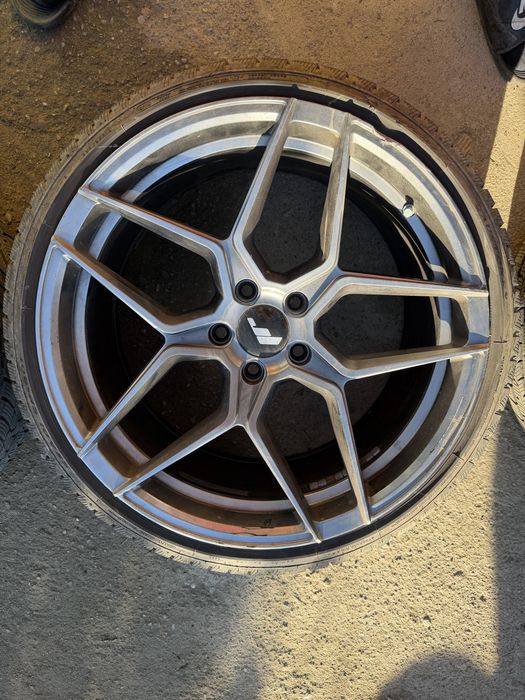Jante japan racing cu anvelope de iarna 235/35 R19