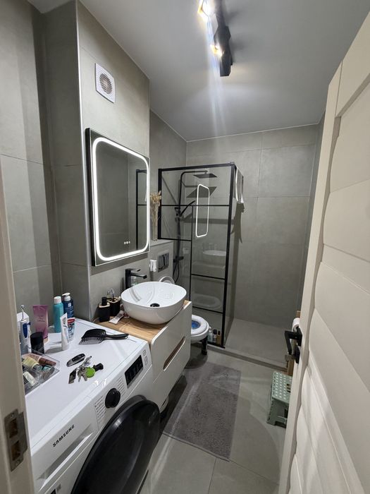 Inchiriez apartament