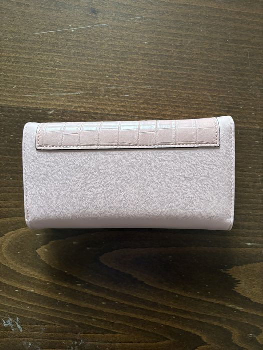Ново дамско портмоне