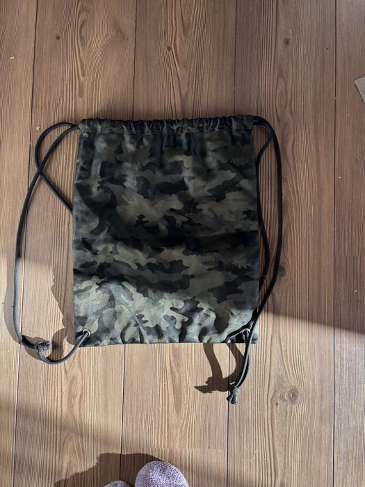 Шапка puma и раница/ мешка камуфлажна от mango