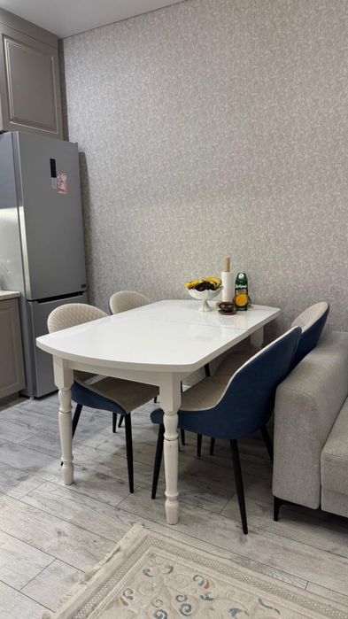 Стол со стульями