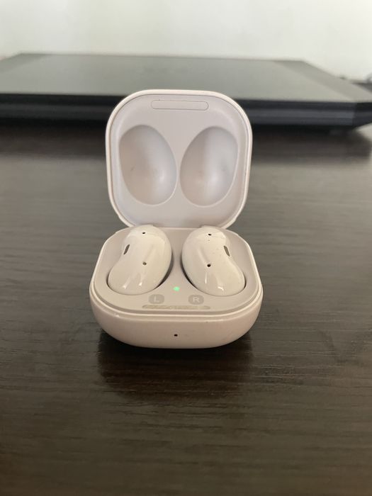 Bluetooth наушники Samsung Buds Live