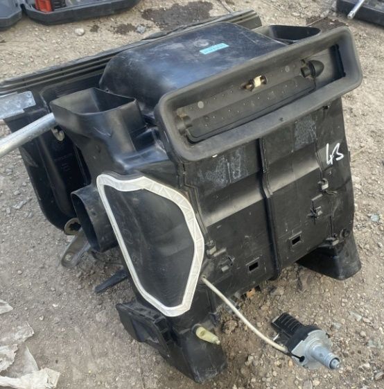 Продам запчасти Мерс124