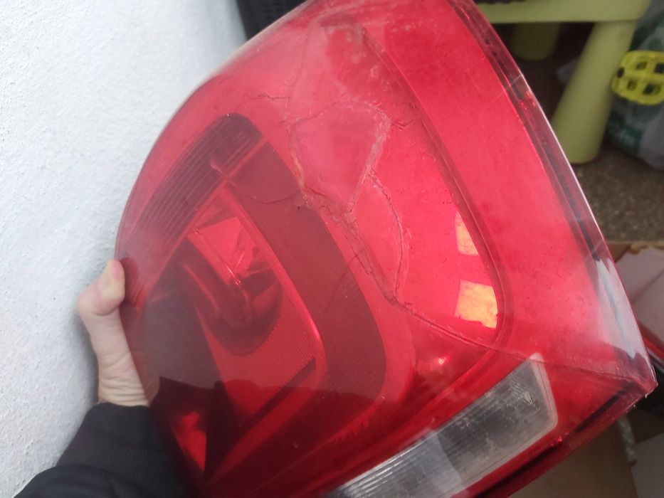 Stopuri / Triple VW Polo 6R (ambele au sticla crapata)