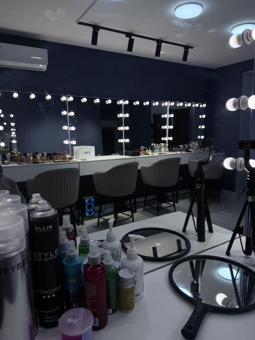 Визажный стол для визажиста