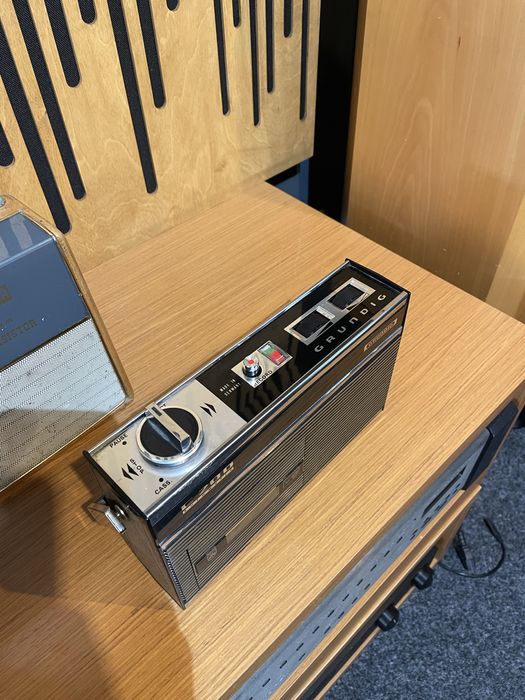 Radio casetofon grundig c200