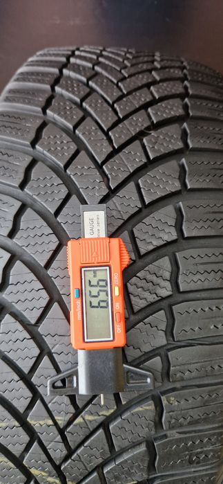 2 Anvelope Bridgestone 215 55 R17 M+S . Dot 2022