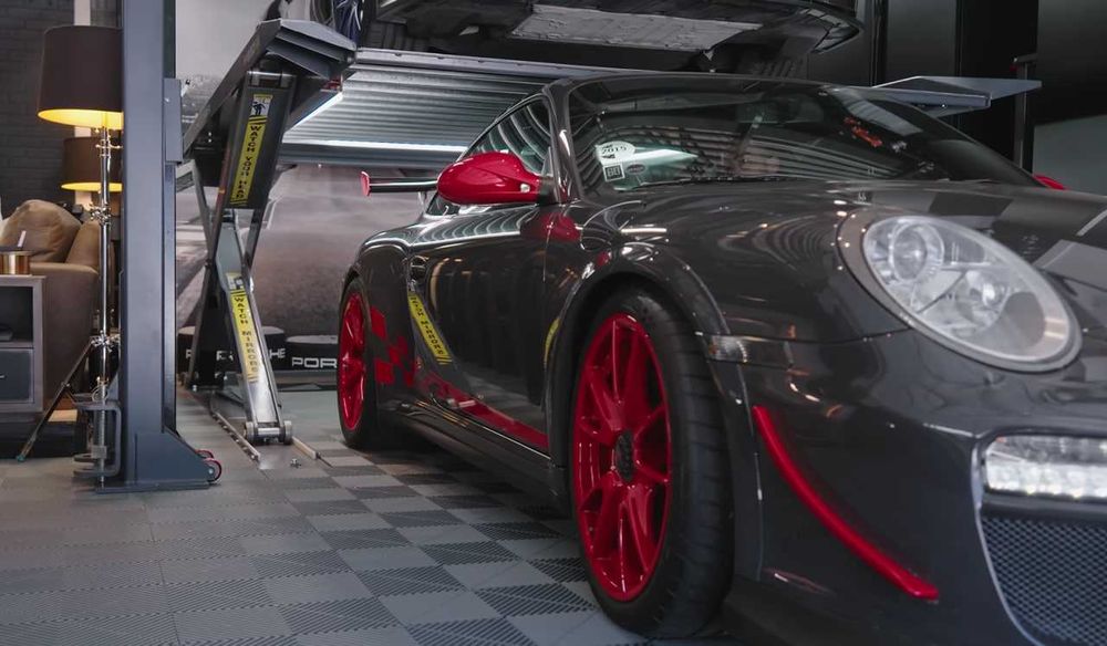 Эксклюзивный гидравлический паркинг для коллекции суперкаров