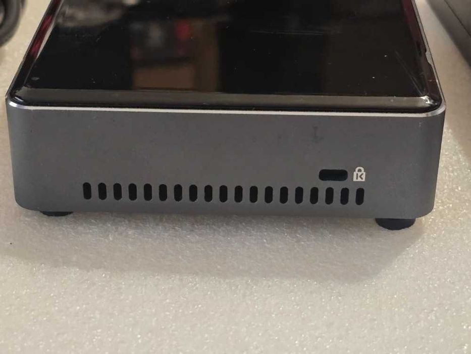 Mini PC Intel NUC7i3BNK, Core i3 Gen 7,  SSD NVMe 256GB, 8GB RAM DDR4