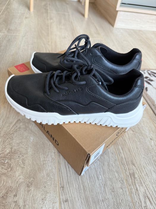 Кроссовки 40 и 41 размер