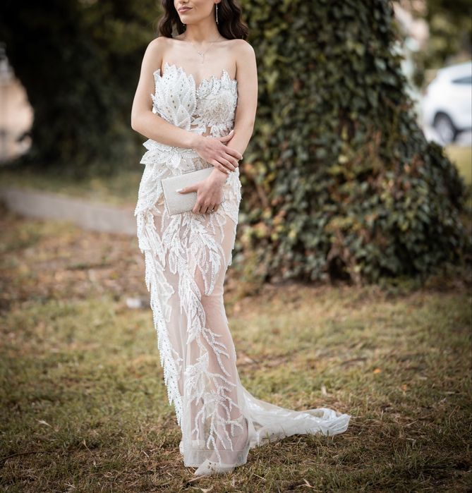 Бална рокля с цепка