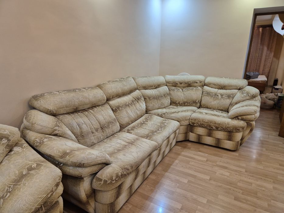 Продам б/у угловой диван с креслом.