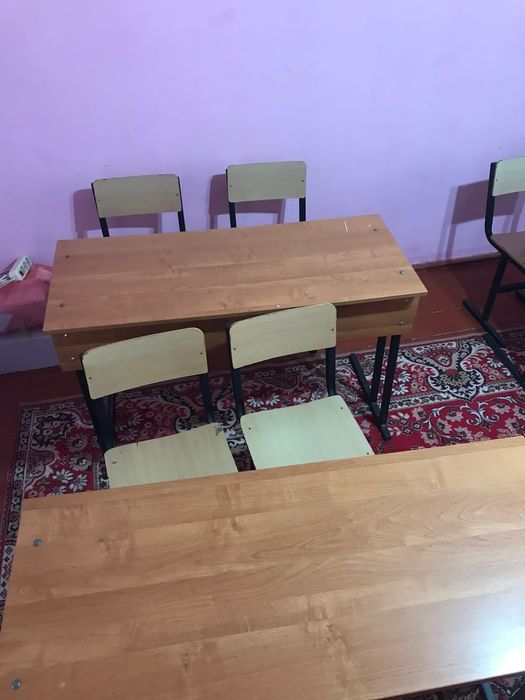 Продается парта со стульями