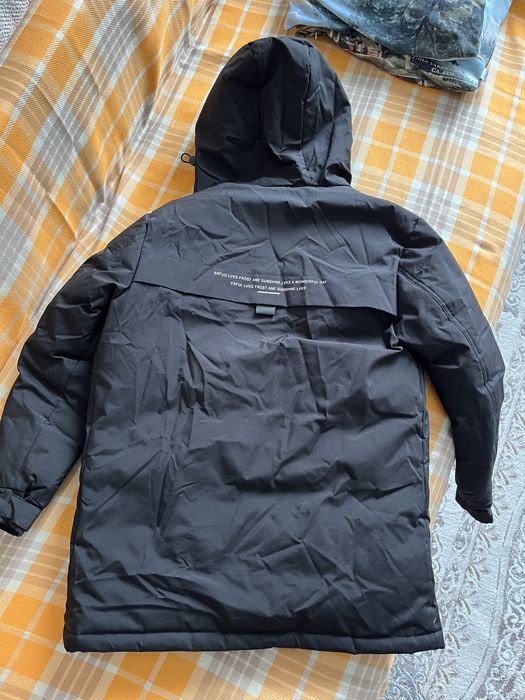 Продаю черную куртку