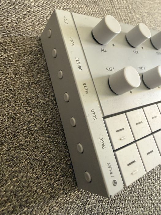 Yamaha SEQTRAK Groovebox + 3D принтирани knobs