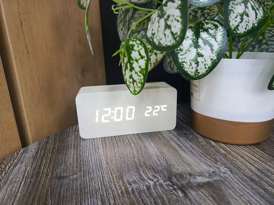 Часы настольные  под дерево