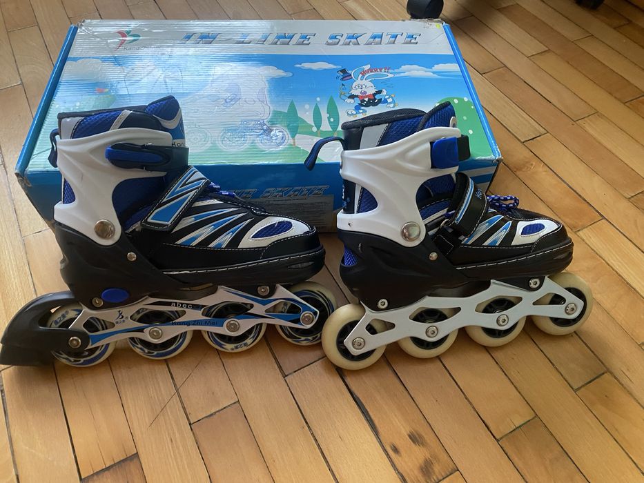 Продавам два чифта ролери за момче