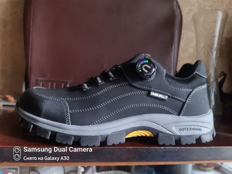 Продам мужские кроссовки. Синие мощные на весну осень, белые лето, вес