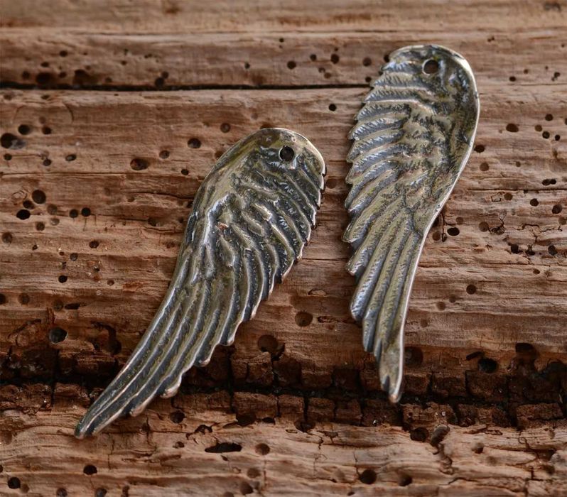 Сребърен медальон 925 ангелско крило – талисман за защита.