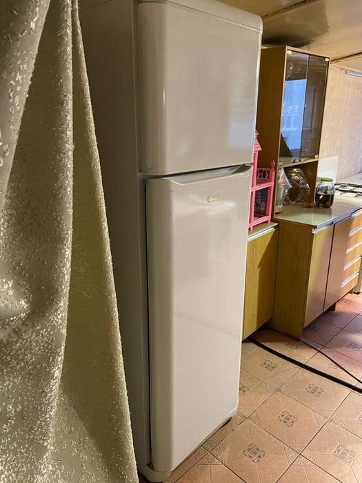 Холодильник белый