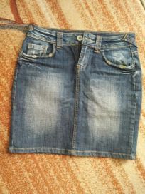 Дънкова пола, Къса пола в бежаво