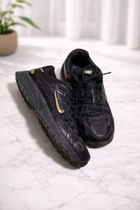 Adidași Nike negri cu detalii aurii pentru sală, P-6000, 36