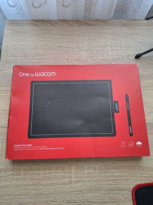 Tableta grafică One by Wacom, Medium, Red