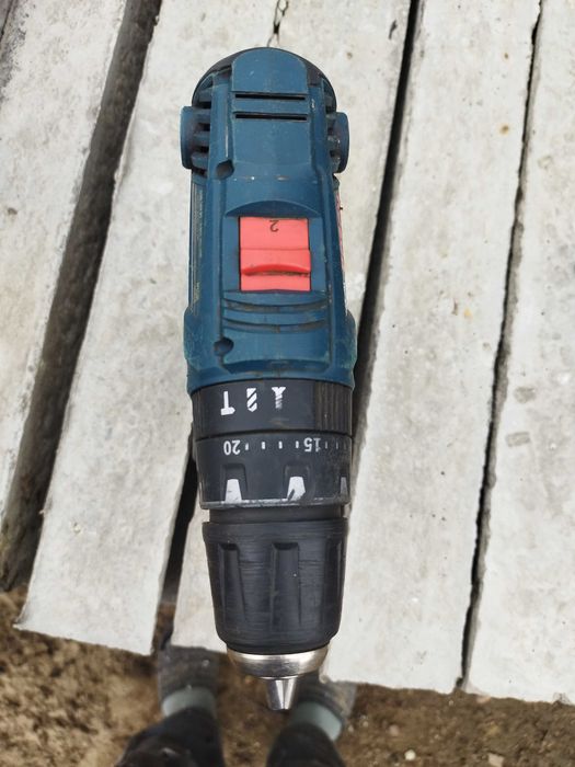 Vînd filetanta bosch cu percuție.