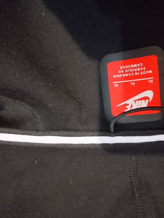 Vând Hanorac Nike Tech Xl fit L