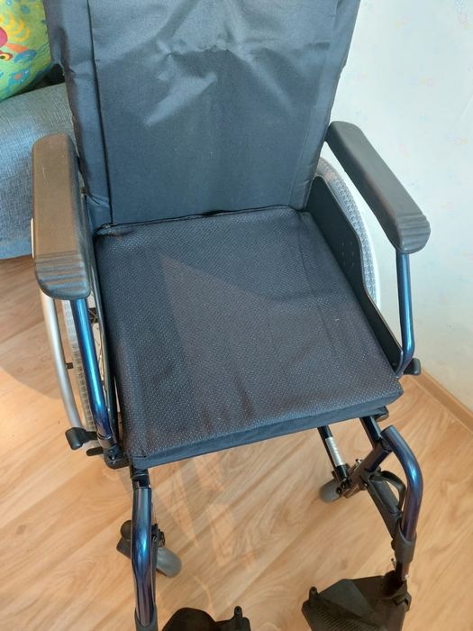 Продаю новую инвалидную коляску