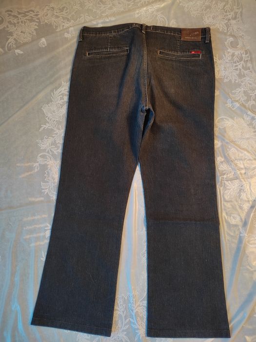 Продам джинсы ц 5000 тенге