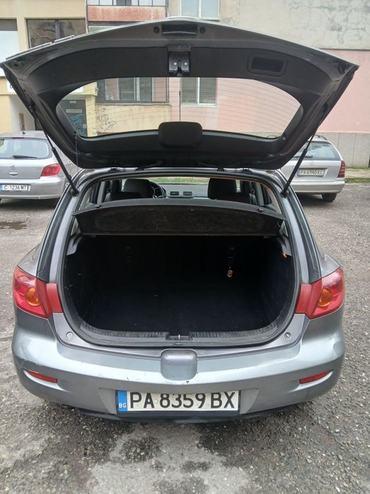 Автомобил Мазда 3