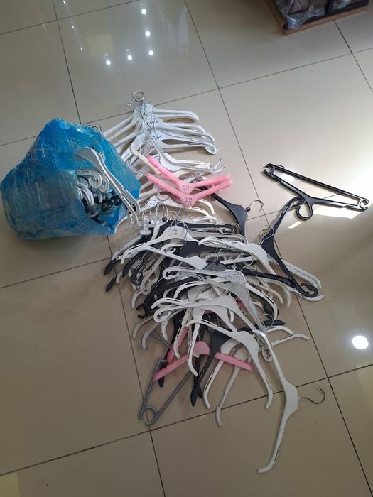 Вешалки пластиковые