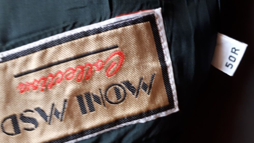 Мъжки костюм с вратовръзка - официален.