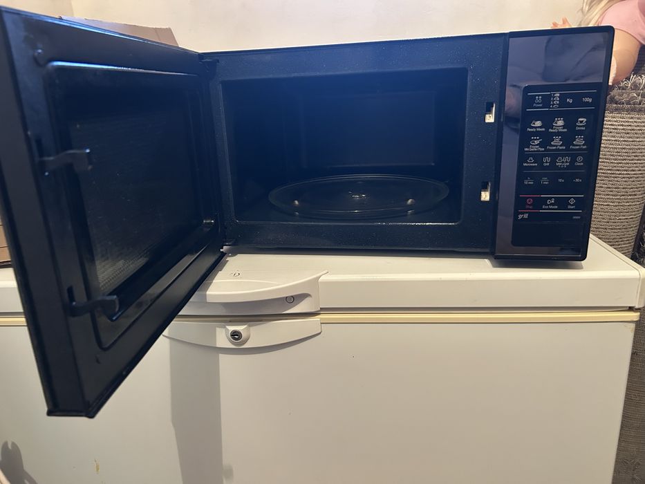 Cuptor Microunde Samsung  cu gril  interior ceramica
