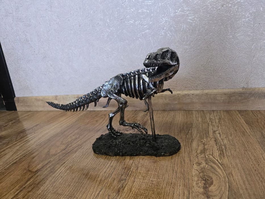 Декоративная статуэтка "Скелет динозавра"