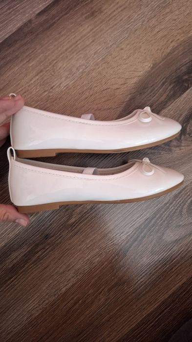 Детски бели балерини