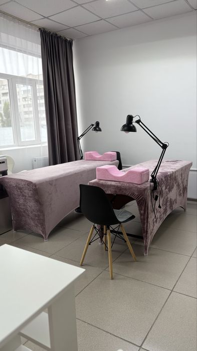 Сдам место кушетку в аренду.