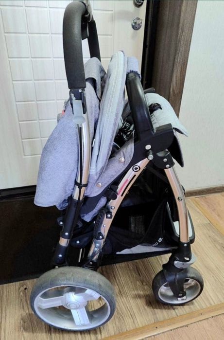 Продам отличную коляску