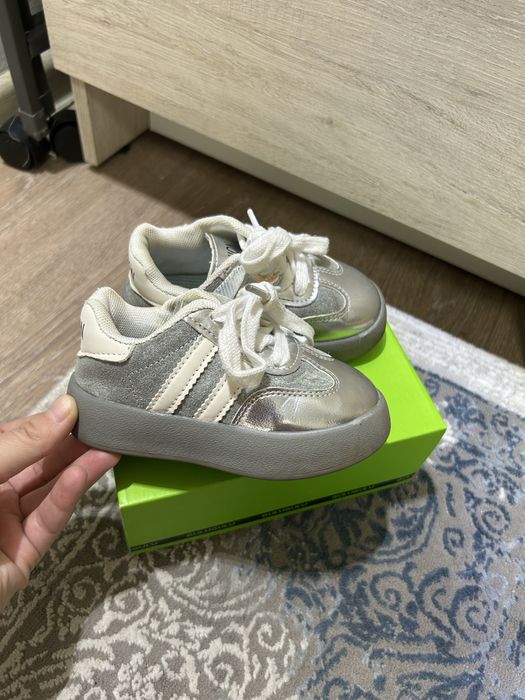 Разгружаю детскую одежду