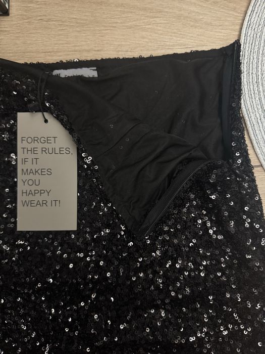 Ефектна къса пола с етикет