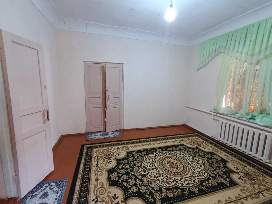 Сырдарё шахрида 14 сотих, 5 хонали ховли уй сотилади.