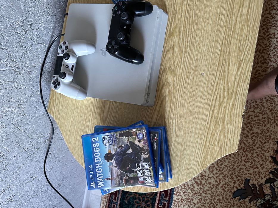 PS4 slim 1TB плюс 6 игр