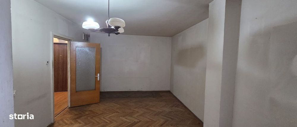 Apartamen cu 3 camere situat in Centrul Nou, decomandat, etaj 2/4!