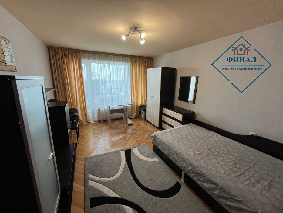 Продава се тристаен апартамент в кв. Тракия