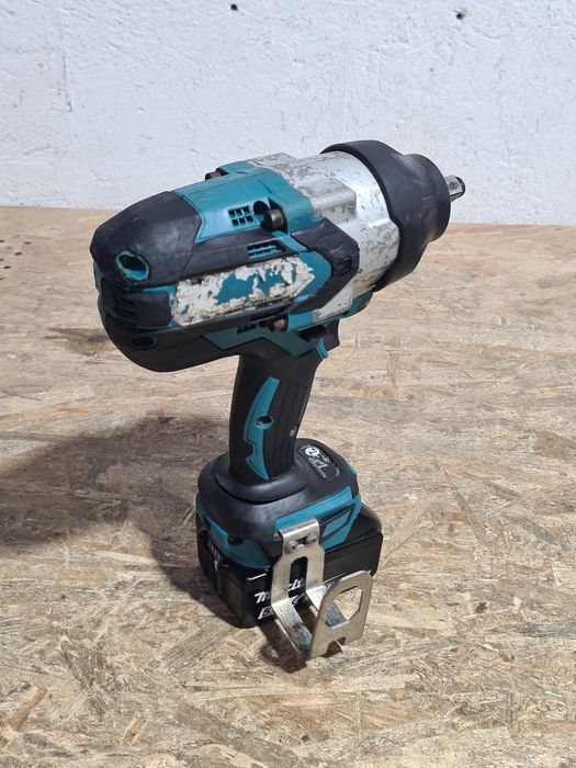 Impact pentru roti cu patrat 1000Nm Makita DTW 1002