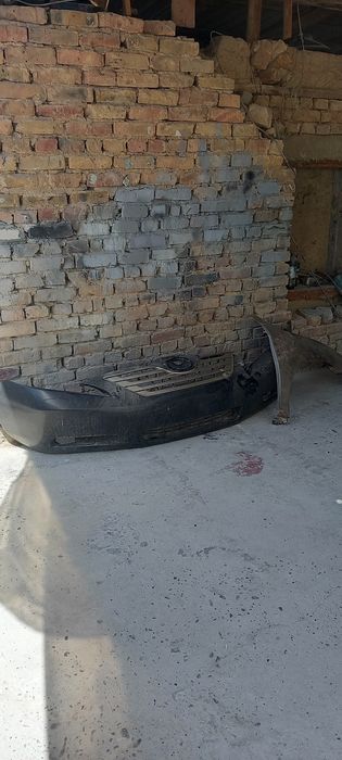 Бампер и крыло на тайота