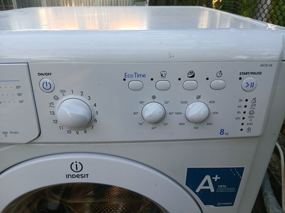 Se dezmembrează mașină de spălat Indesit de 8 kg