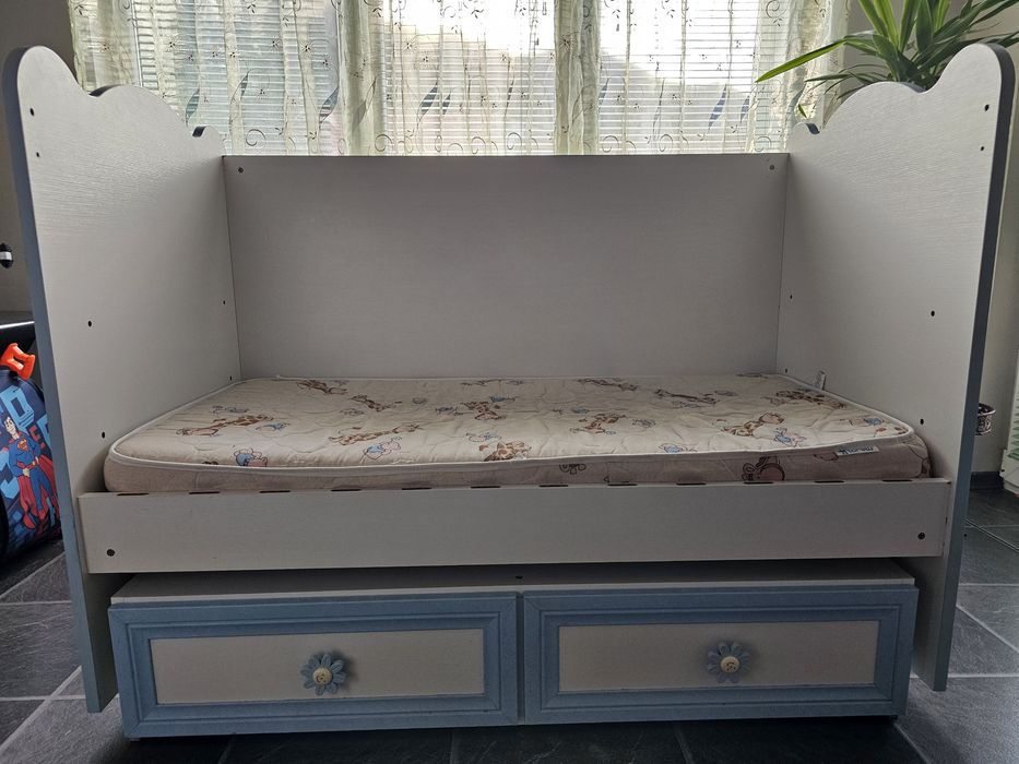 Детско легло с люлееща функция